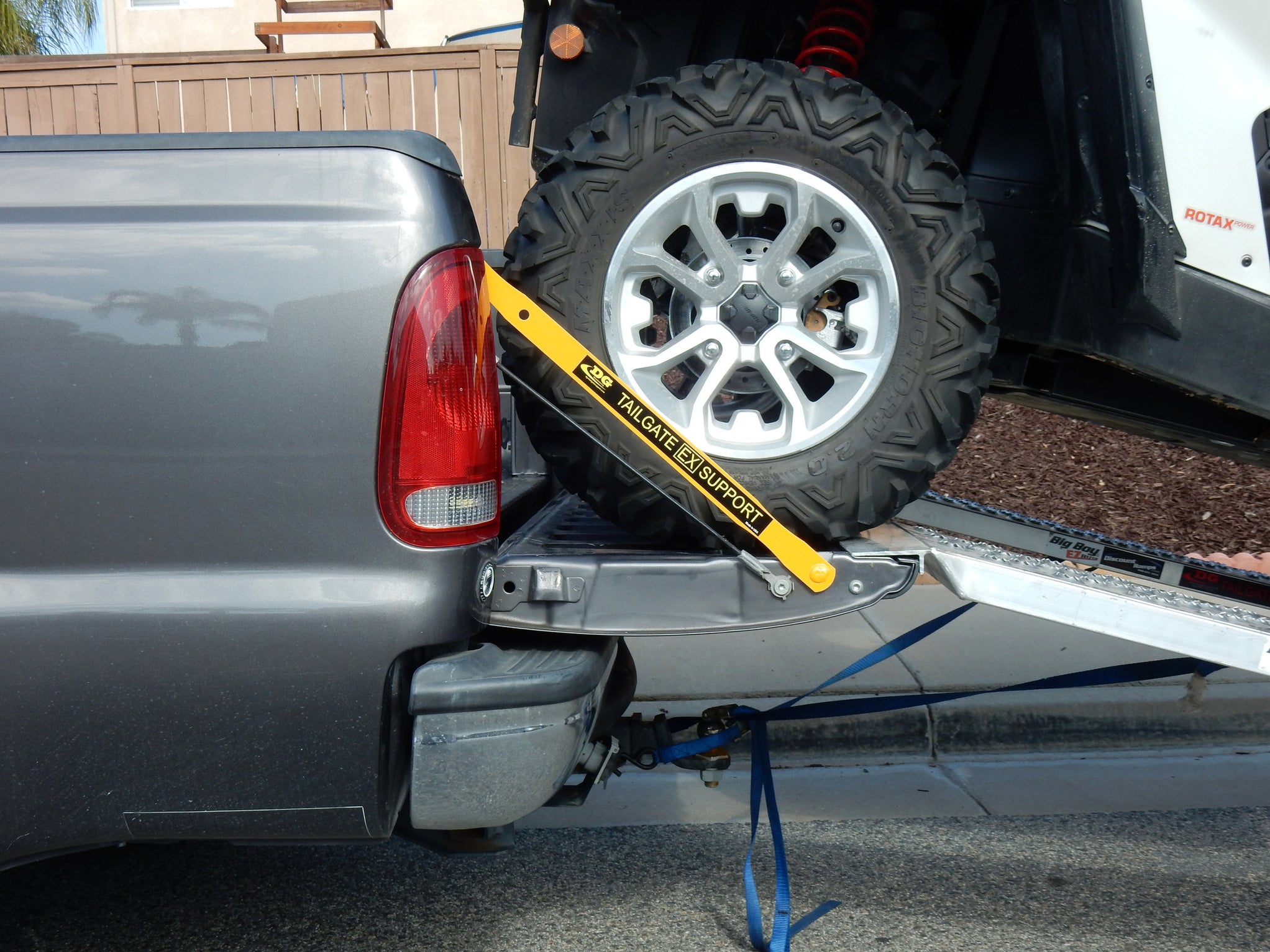 Tailgate Support Bars for Trucks — Rackbiz